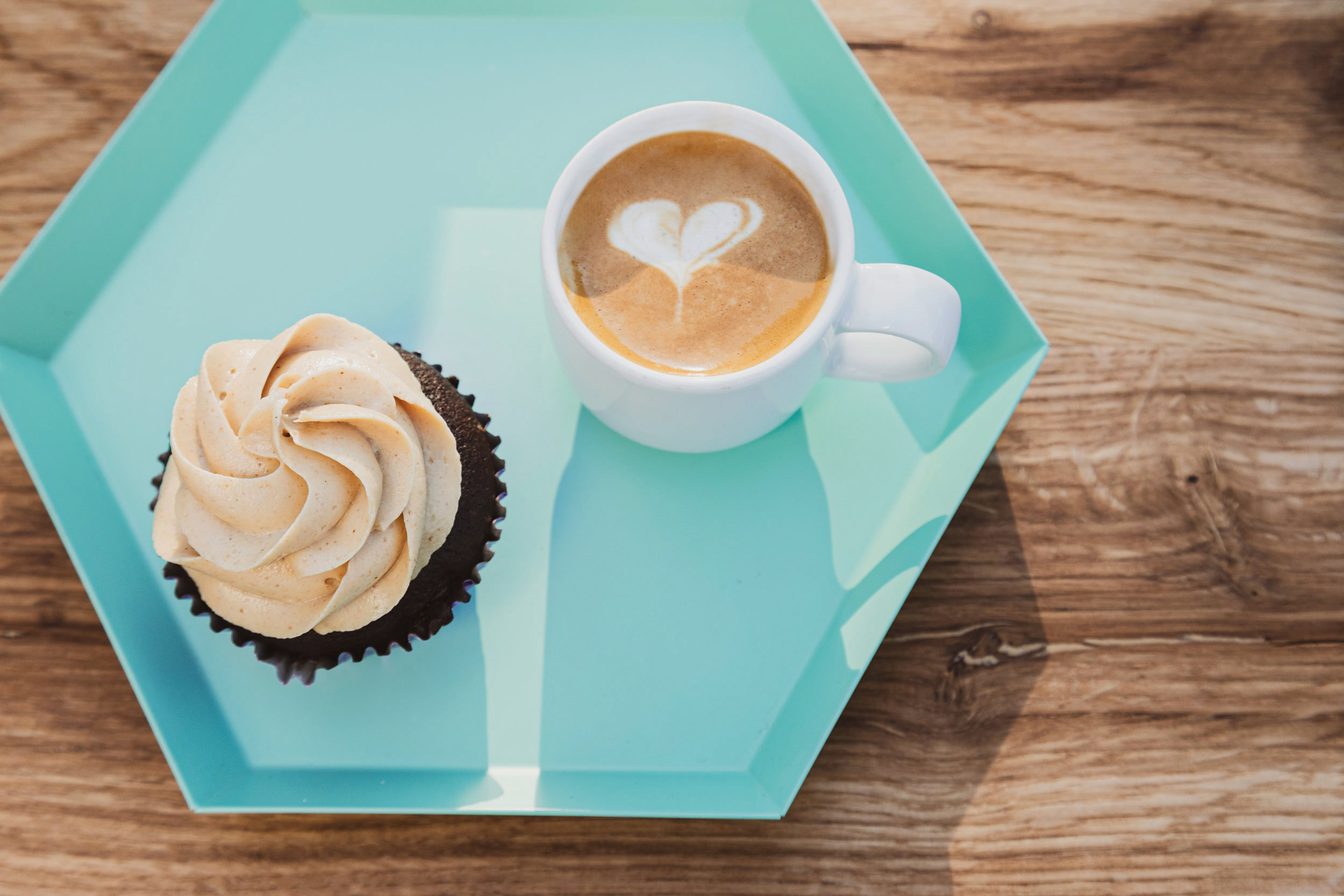 Cupcake und Espresso Macchiato mit Latteart