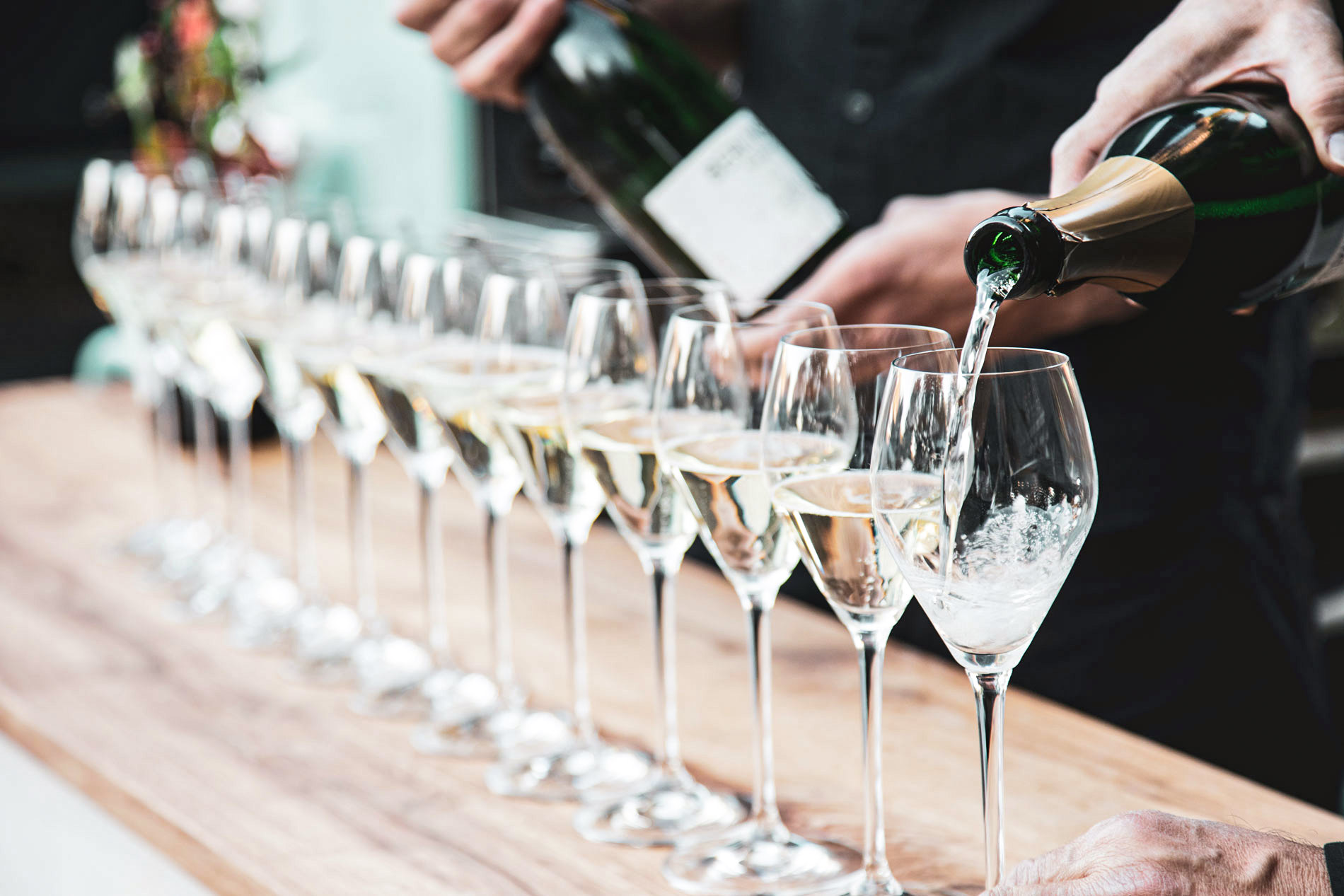 Champagner und Sekt-Empfang auf dem mobilen Tresen